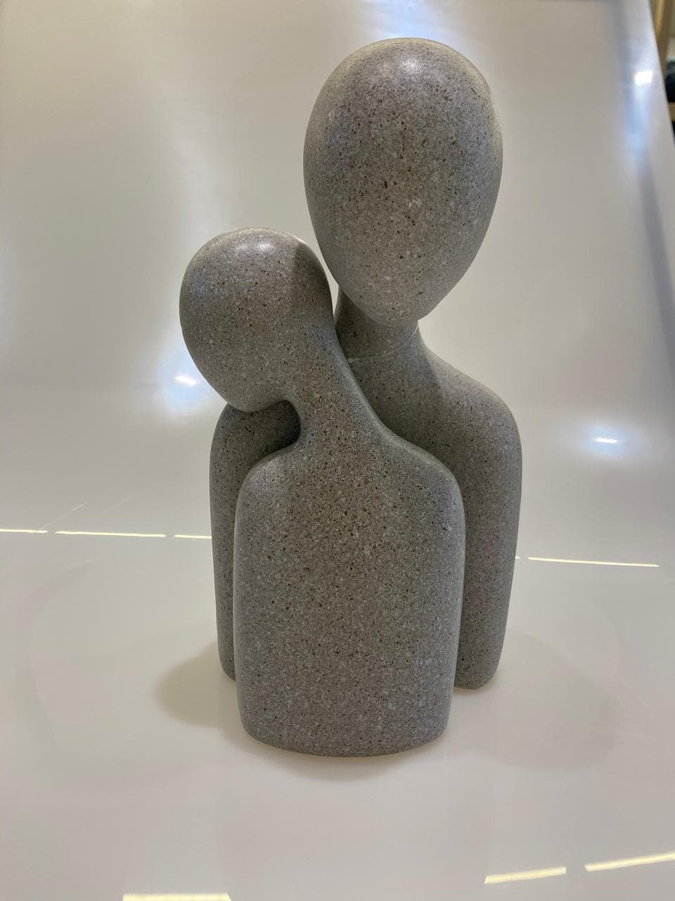 Escultura Pai e Filho em Pedra